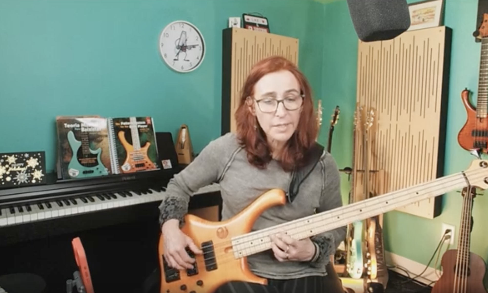 Ari performs The Christmas Song solo bass