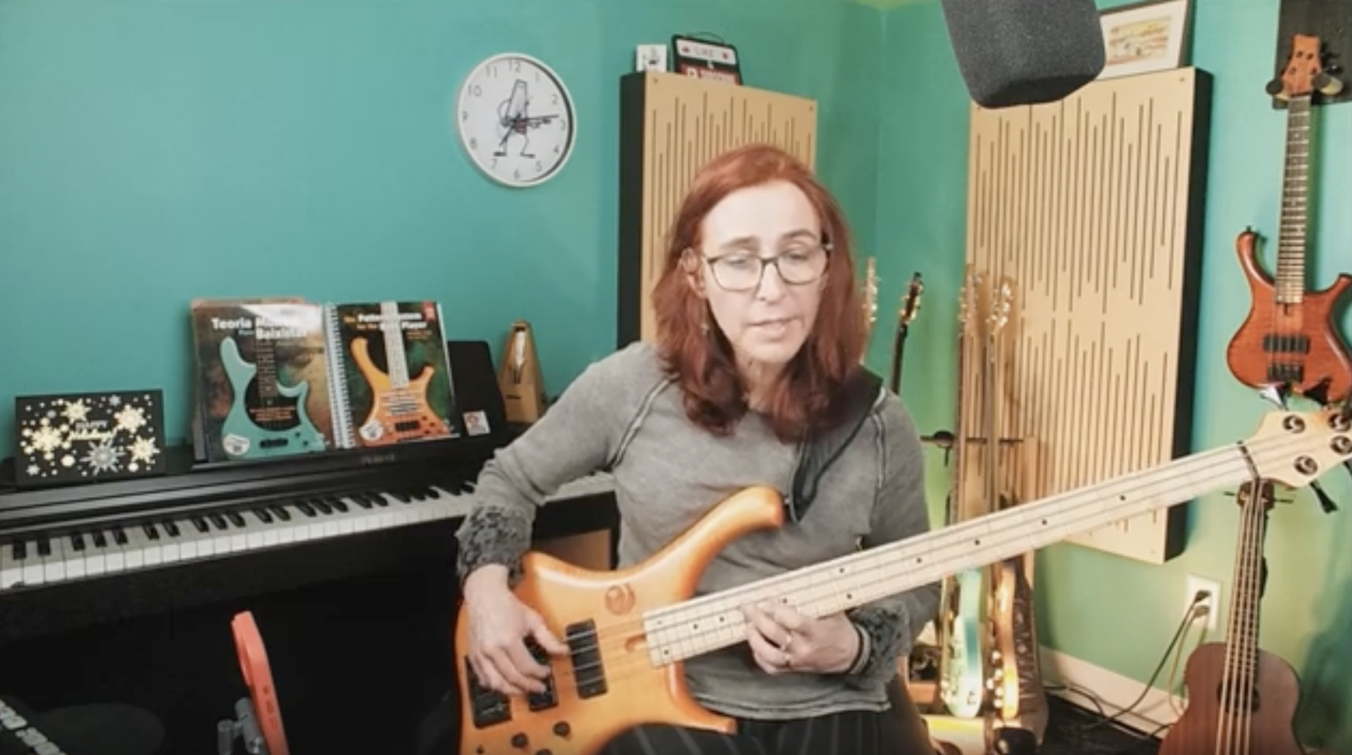 Ari performs The Christmas Song solo bass